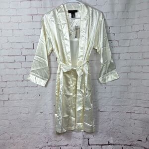 Up2date Fashion Sleepwear Robe Womens Small Satin Nightwear Wedding Bride Cream